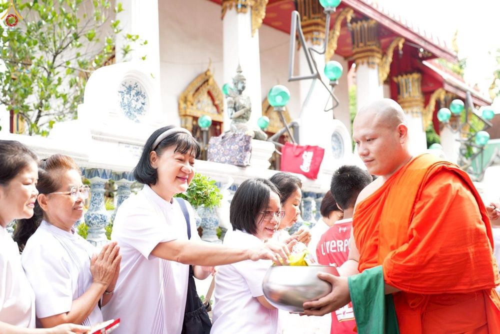 ภาพ No.250190:วันพุธที่ 8 ตุลาคม พ.ศ. 2568 พิธีทอดกฐินสามัคคีทั่วไทย 30,000 วัด โดยคณะศิษยานุศิษย์ บูชาธรรม 81 ปี หลวงพ่อธัมมชโย ณ วัดคลองเตยใน กรุงเทพฯ