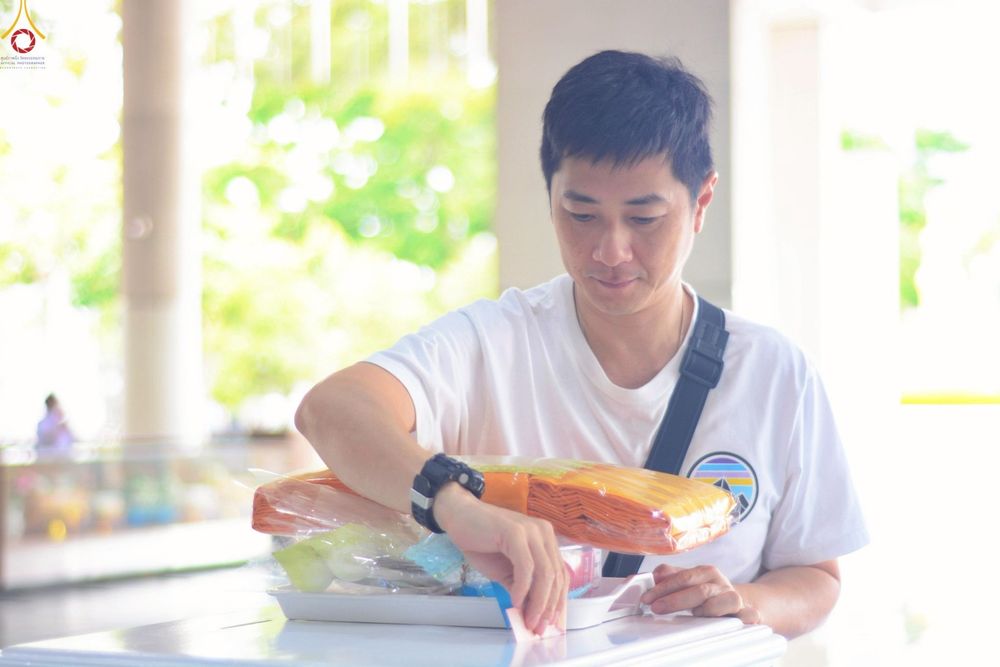 ภาพ No.246965:วันที่ 20 กันยายน พ.ศ. 2568 พิธีถวายเมนูสวรรค์เพื่อการบรรลุธรรม ณ หอฉันคุณยายอาจารย์ฯ วัดพระธรรมกาย