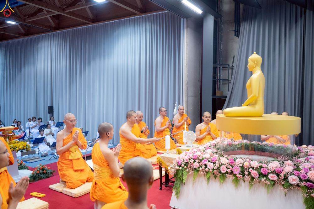 ภาพ No.256003:วันที่ 12 ตุลาคม พ.ศ. 2568 พิธีทอดกฐินวัดพระธรรมกายสวิตเซอร์แลนด์  ณ หอประชุมโรงเรียน Obergoldbach เมือง Bern ประเทศสวิตเซอร์แลนด์