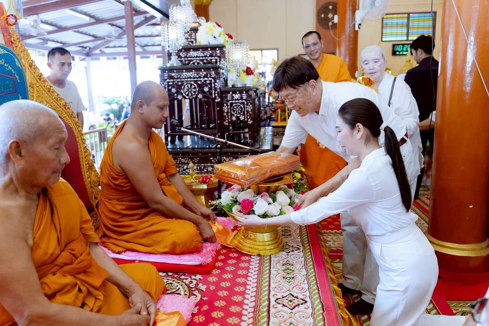 ภาพ No.261405:วันที่ 19 ตุลาคม พ.ศ. 2568 พิธีทอดกฐินสามัคคีทั่วไทย 30,000 วัด โดยคณะศิษยานุศิษย์ บูชาธรรม 81 ปี หลวงพ่อธัมมชโย ณ วัดโฆษิตวิหาร จ.ภูเก็ต