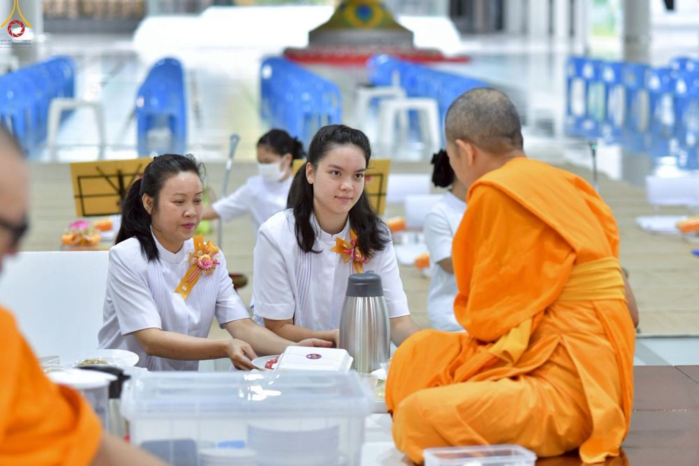 ภาพ No.231861:วันที่ 5 กรกฎาคม พ.ศ. 2568 พิธีถวายภัตตาหารเมนูสวรรค์ เพื่อการบรรลุธรรม ณ หอฉันคุณยายอาจารย์ฯ วัดพระธรรมกาย