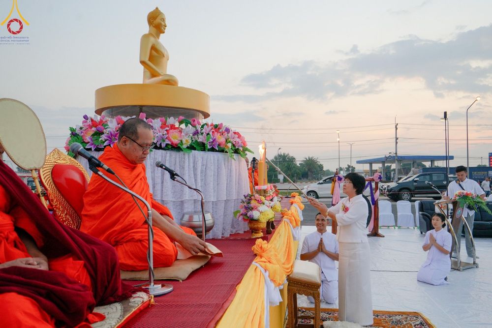 ภาพ No.180381:พิธีตักบาตรพระ ๑,๐๐๐ รูป ฉลองเมืองลำปาง ๑,๓๔๔ ปี วันเสาร์ที่ ๗ ธันวาคม พ.ศ. ๒๕๖๗ ณ ลานพระบรมราชานุสาวรีย์ พระนเรศวรมหาราช อ.เกาะคา จ.ลำปาง