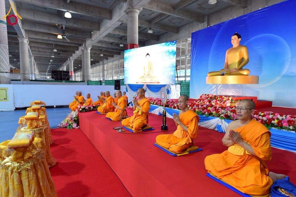 ภาพ No.238059:วันอังคารที่ 12 สิงหาคม พ.ศ. 2568 กิจกรรมวันแม่แห่งชาติ พิธีเปิดห้องปฎิบัติธรรม "กลางใส ใจสว่าง" (World Inner Peace Meditation Room) พิธีลูกกราบคุณแม่-คุณพ่อ พิธีทอดผ้าป่ากองทุนเลี้ยงพระ&กฐิน 30,000 วัด(บูชาธรรมหลวงพ่อ) พิธีไถ่โคท้อง 2 ตัว  ณ วิหารคด 2 ว