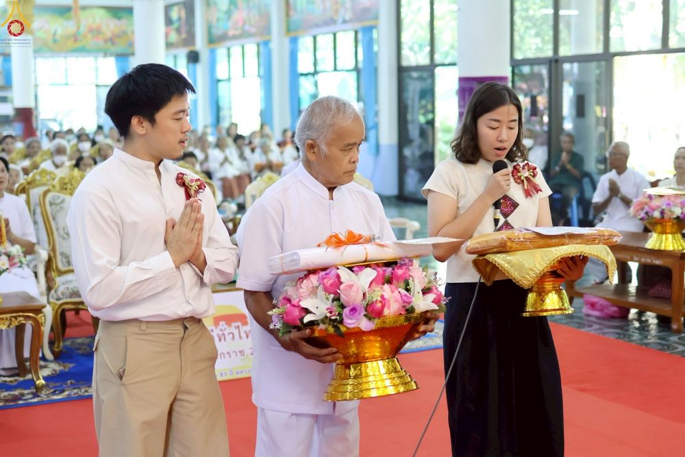 ภาพ No.257643:วันที่ 17 ตุลาคม พ.ศ. 2568 พิธีทอดกฐินสามัคคีทั่วไทย 30,000 วัด โดยคณะศิษยานุศิษย์ บูชาธรรม 81 ปี หลวงพ่อธัมมชโย ณ วัดกะทมวนาราม ต.นาบัว อ.เมืองสุรินทร์ จ.สุรินทร์