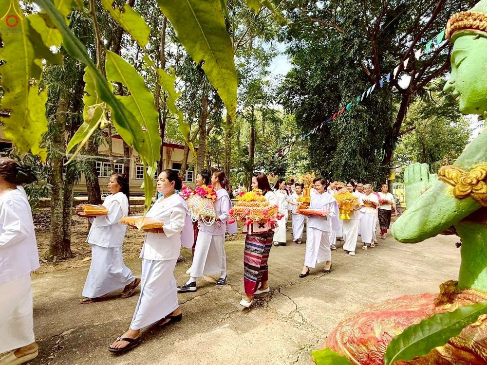 ภาพ No.270119:วันที่ 26 ตุลาคม พ.ศ. 2568 พิธีทอดกฐินสามัคคีทั่วไทย ณ วัดสระเกษ ต.หนองแวง อ.สมเด็จ จ.กาฬสินธุ์ โดยคณะศิษยานุศิษย์ บูชาธรรม 81 ปี หลวงพ่อธัมมชโย