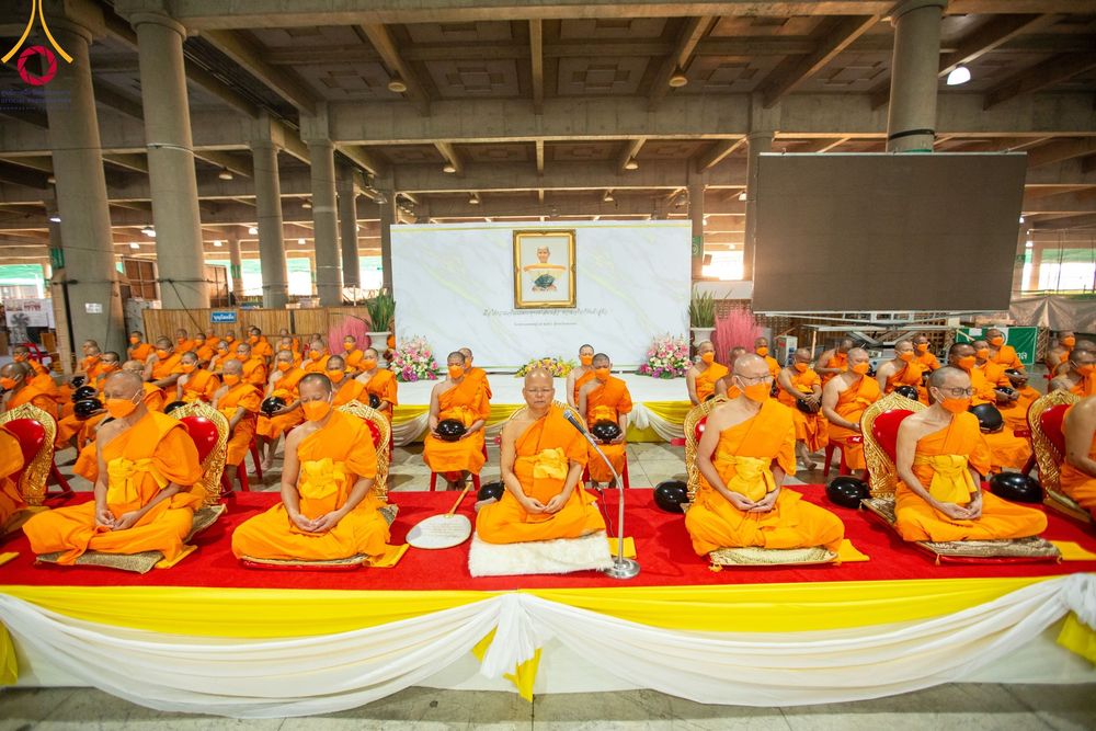 ภาพ No.115434:พิธีตักบาตรฉลองพระใหม่ ในโครงการอุปสมบทหมู่บูชาธรรม 115 ปี คุณยายอาจารย์มหารัตนอุบาสิกาจันทร์ ขนนกยูง วันที่ 19  มกราคม พ.ศ. 2567 ณ มหารัตนวิหารคด วัดพระธรรมกาย