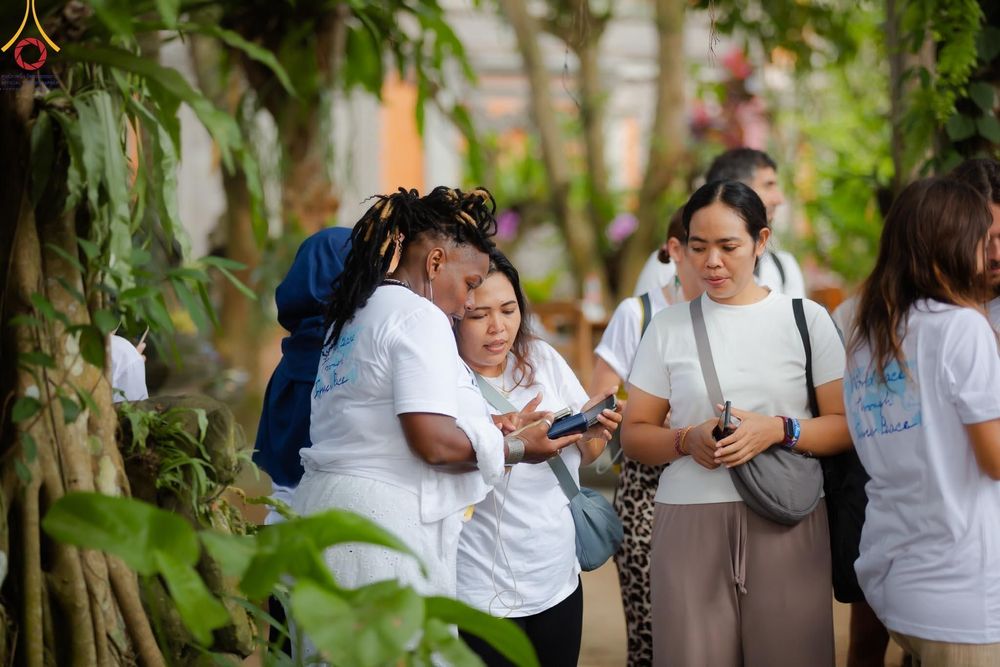 ภาพ No.156344:วัดพุทธบาหลีและวัดพระธรรมกาย จัดปฏิบัติธรรมนานาชาติ 1,151 คนจาก 78 ประเทศ ใน "วันสันติภาพสากล" ณ บาหลี อินโดนีเซีย วันเสาร์ที่ 21 กันยายน พ.ศ. 2567 เวลา 16.00-21.00 น. ณ พิพิธภัณฑ์ ARMA เมืองอูบุด จังหวัดบาหลี ประเทศอินโดนีเซีย