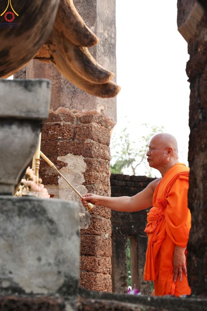 ภาพ No.58654:พิธีตักบาตรพระ ๑,๐๐๐ รูป สมโภชครบรอบ ๘๐๐ ปี พระบรมธาตุเมืองเชลียง ณ วัดพระศรีรัตนมหาธาตุ ราชวรวิหาร  (วัดพระปรางค์) ต.ศรีสัชนาลัย  อ.ศรีสัชนาลัย จ.สุโขทัย วันพฤหัสบดีที่ ๒๕ เมษายน พ.ศ. ๒๕๖๗
