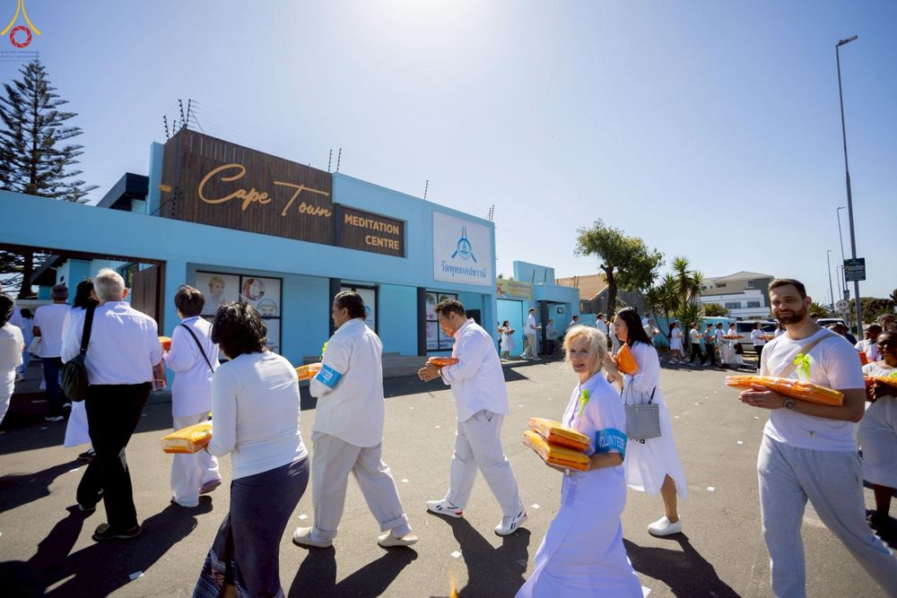 ภาพ No.270372:วันอาทิตย์ที่ 19 ตุลาคม พ.ศ. 2568 พิธีทอดกฐินสามัคคี เพื่อสถาปนากุฏิสงฆ์  น้อมถวายเป็นพุทธบูชาและบูชาธรรม แด่หลวงพ่อธัมมชโย ณ วัดพุทธเคปทาวน์  ประเทศสาธารณรัฐแอฟริกาใต้