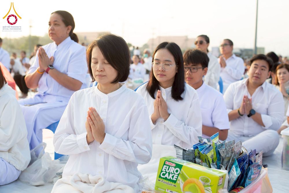 ภาพ No.276878:วันเสาร์ที่ 6 ธันวาคม พ.ศ. 2568 พิธีตักบาตรพระ 1,000 รูป อุทิศถวายพระราชกุศลสมเด็จพระนางเจ้าสิริกิติ์ พระบรมราชินีนาถ พระบรมราชชนนี พันปีหลวง และ ทำบุญเมืองลำปาง ครบรอบ 1,345 ปี ณ ลานพระบรมราชานุสาวรีย์สมเด็จพระนเรศวรมหาราชนครลำปาง อ.เกาะคา จ.ลำปาง