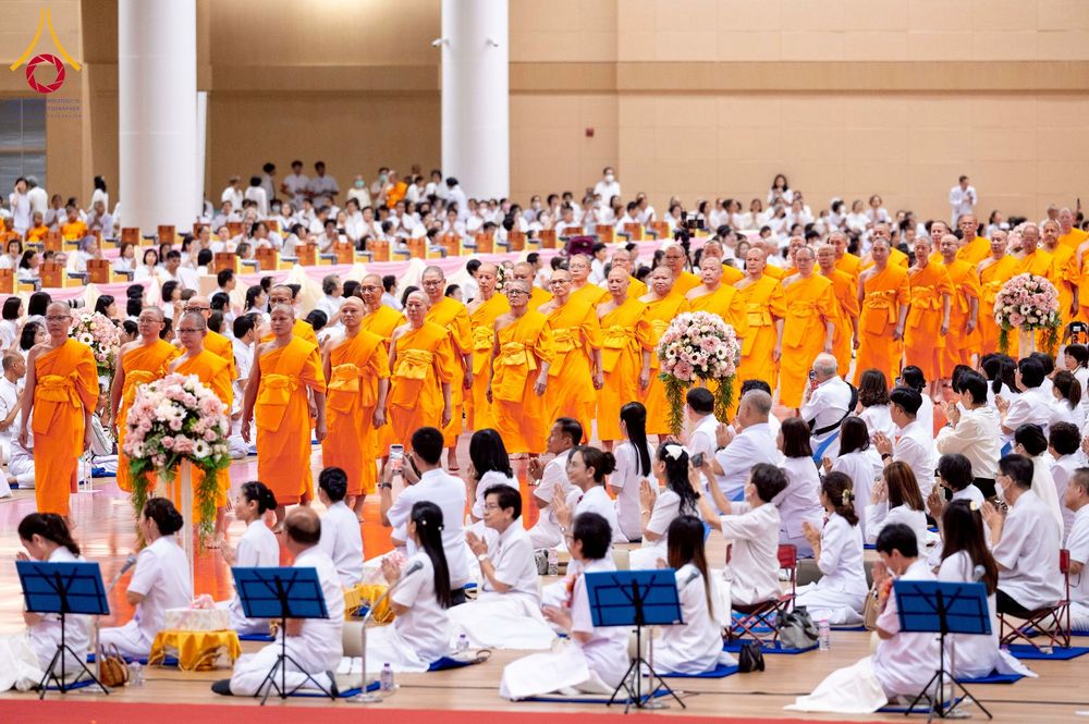 ภาพ No.272835:วันอาทิตย์ที่ 23 พฤศจิกายน พ.ศ.2568 พิธีมุทิตาสักการะ พระมหาเถระและพระเถระ ประจำปีพุทธศักราช 2568 ณ ห้องแก้วสารพัดนึก 2 สภาธรรมกายสากล  วัดพระธรรมกาย