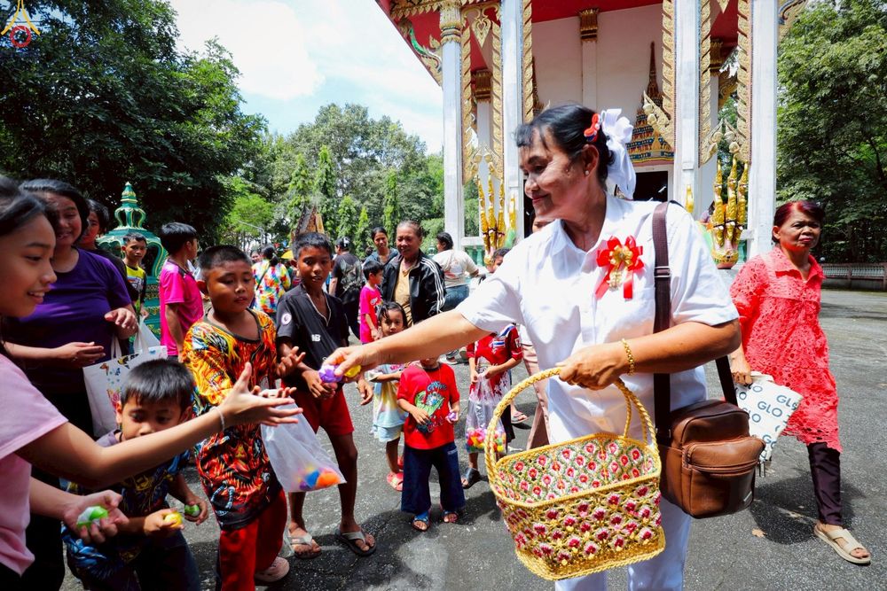 ภาพ No.265737:วันที่ 12 ตุลาคม พ.ศ. 2568 พิธีทอดกฐินสามัคคีทั่วไทย ณ วัดหลังถ้ำ ต.ท่าตูม อ.ศรีมหาโพธิ จ.ปราจีนบุรี โดยคณะศิษยานุศิษย์ บูชาธรรม 81 ปี หลวงพ่อธัมมชโย