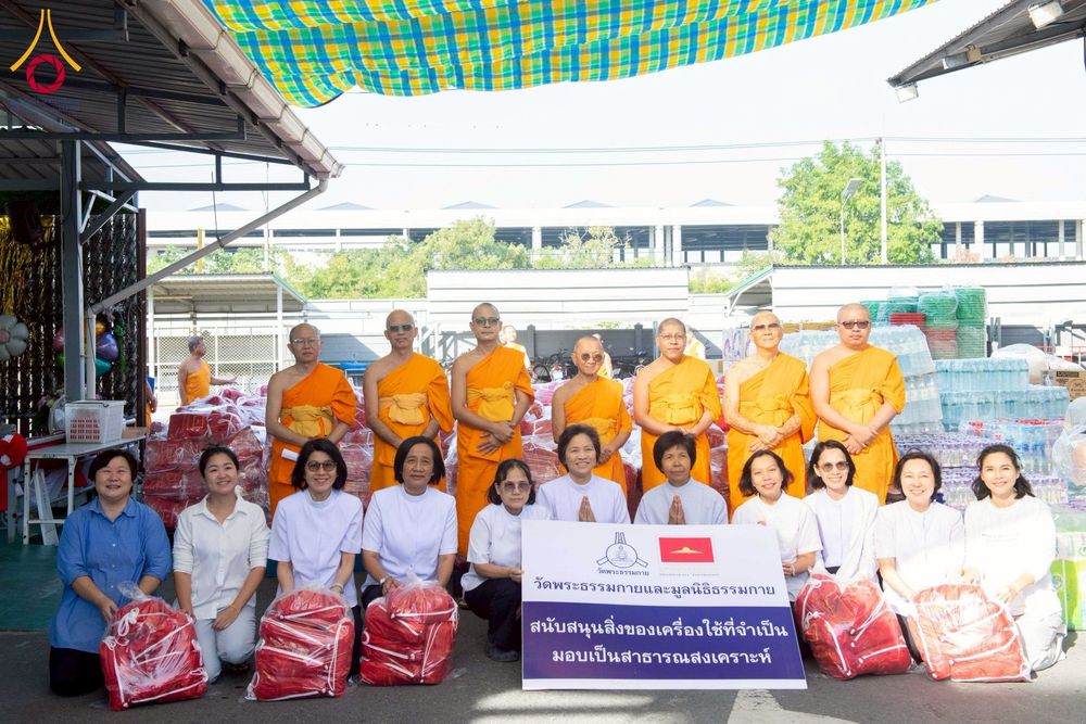 ภาพ No.273638:วันที่ 27 พฤศจิกายน พ.ศ. 2568 คณะศิษยานุศิษย์วัดพระธรรมกาย มูลนิธิธรรมกาย มอบอาหารและสิ่งของความช่วยเหลือให้พี่น้องชาวใต้ ผู้ประสบอุทกภัยน้ำท่วม