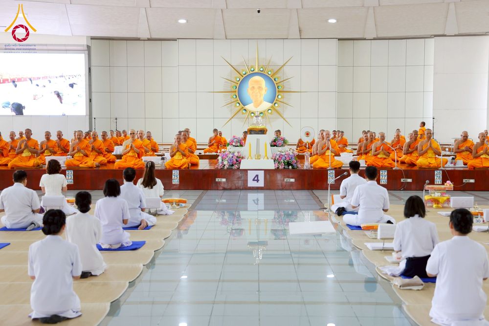 ภาพ No.268268:วันที่ 8 พฤศจิกายน พ.ศ. 2568 พิธีถวายภัตตาหารเมนูสวรรค์ เพื่อการบรรลุธรรม ณ หอฉันคุณยายอาจารย์ฯ วัดพระธรรมกาย