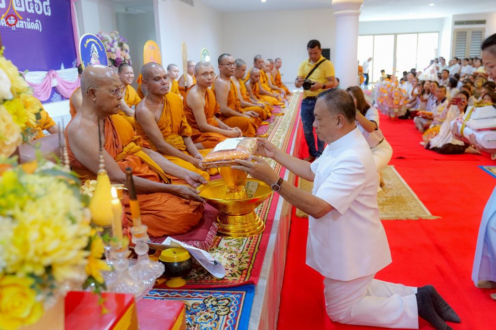 ภาพ No.260406:วันที่ 19 ตุลาคม พ.ศ. 2568 พิธีทอดกฐินสามัคคีทั่วไทย 30,000 วัด โดยคณะศิษยานุศิษย์ บูชาธรรม 81 ปี หลวงพ่อธัมมชโย ณ วัดเทพวนาราม ต.ศรีสุนทร อ.ถลาง จ.ภูเก็ต