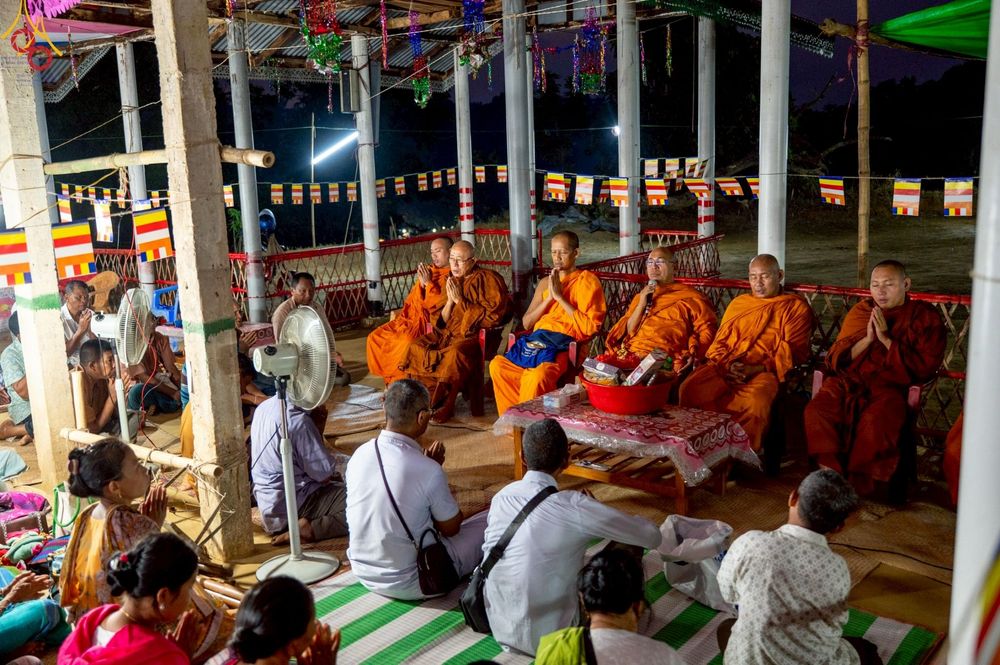 ภาพ No.261599:วันที่ 19 ตุลาคม พ.ศ. 2568 พิธีทอดกฐินสมทบ วัดกัลยาณมิตรต่างประเทศ บูชาธรรม 81 ปี หลวงพ่อธัมมชโย ณ วัดสารนาถ เมืองคาร์การชารี ประเทศบังกลาเทศ 