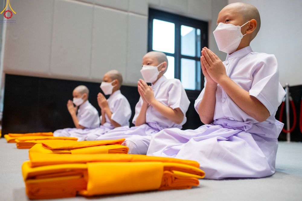 ภาพ No.84171:พิธีขอบรรพชา , พิธีขอสรณคมน์และศีล ,  พิธีรับบาตร , พิธีอุปสมบท ในโครงการบรรพชาอุปสมบทหมู่ธรรมทายาทรุ่นเข้าพรรษา และโครงการบรรพชาสามเณรโรงเรียนนานาชาติ รุ่นที่ 12 ณ โบสถ์พระไตรปิฎก วัดพระธรรมกาย วันที่ 22 กรกฎาคม พ.ศ. 2566