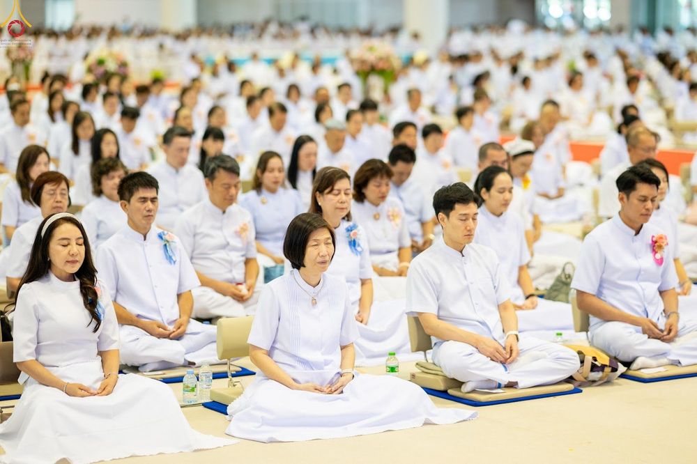 ภาพ No.345544:วันพฤหัสบดีที่ 27 สิงหาคม พ.ศ.2569 พิธีภาคสาย ปฏิบัติธรรมร่วมกัน เนื่องในวันธรรมชัย ณ สภาธรรมกายสากล วัดพระธรรมกาย