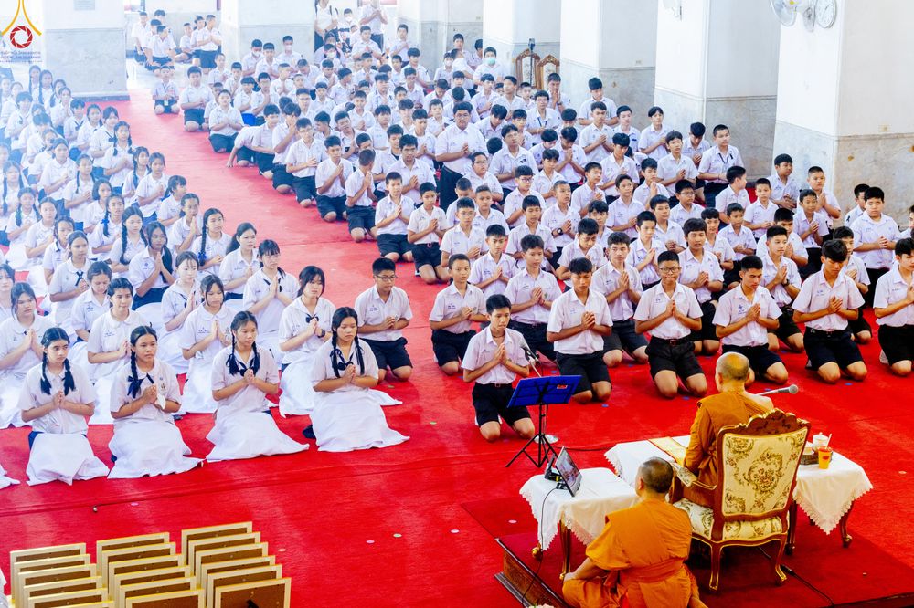 ภาพ No.289040:วันพุธที่ 17 ธันวาคม พ.ศ.2568 กิจกรรมเยาวชนไทยรวมใจทำความดี "เด็กดีมหานคร ต้นแบบด้านศีลธรรม" แข่งขันสอบตอบปัญหาศีลธรรมในพระพุทธศาสนา ครั้งที่ 7 และวันรวมพลังเด็กดี V-Star ประจำปี 2568 ณ วัดมหาธาตุยุวราชรังสฤษฎิ์ราชวรมหาวิหาร กรุงเทพมหานคร