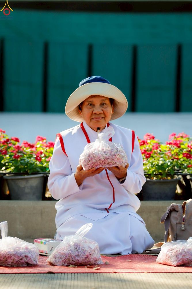 ภาพ No.295981:ภาพเบื้องหลังอาสาสมัครรวมใจ ชุดที่ 1 ในโครงการธรรมยาตรา กตัญญูบูชา มหาปูชนียาจารย์ พระมงคลเทพมุนี(สด จนฺทสโร) พระผู้ปราบมาร อนุสรณ์สถาน 7 แห่ง ปีที่ 14