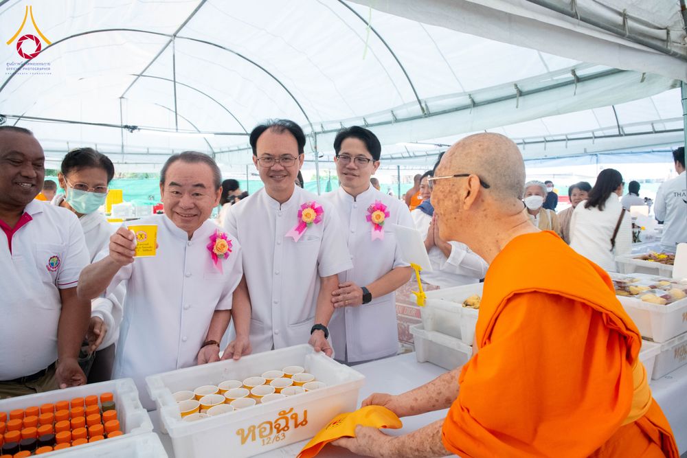 ภาพ No.291391:วันที่ 10 มกราคม พ.ศ. 2569 พิธีถวายภัตตาหารเป็นสังฆทาน แด่พระธรรมยาตรา ณ อนุสรณ์สถานคลองบางนางแท่น อ.สามพราน จ.นครปฐม ในโครงการธรรมยาตรา กตัญญูบูชา มหาปูชนียาจารย์ พระมงคลเทพมุนี(สด จนฺทสโร) พระผู้ปราบมาร อนุสรณ์สถาน 7 แห่ง ปีที่ 14