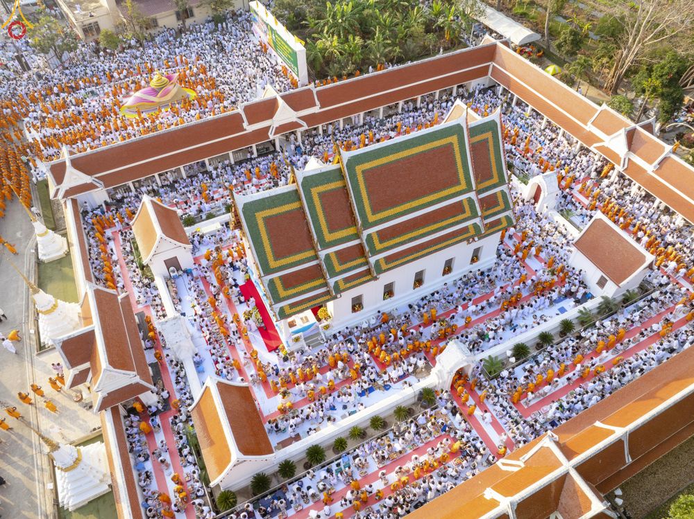 ภาพ No.297653:วันที่ 18 มกราคม พ.ศ. 2569 พิธีตักบาตรพระธรรมยาตรา ณ วัดโบสถ์บน ต.บางคูเวียง จ.นนทบุรี อนุสรณ์สถานลำดับที่ 4 สถานที่เกิดด้วยกายธรรม ในโครงการธรรมยาตรา กตัญญูบูชา มหาปูชนียาจารย์ พระมงคลเทพมุนี(สด จนฺทสโร) พระผู้ปราบมาร อนุสรณ์สถาน 7 แห่ง ปีที่ 14