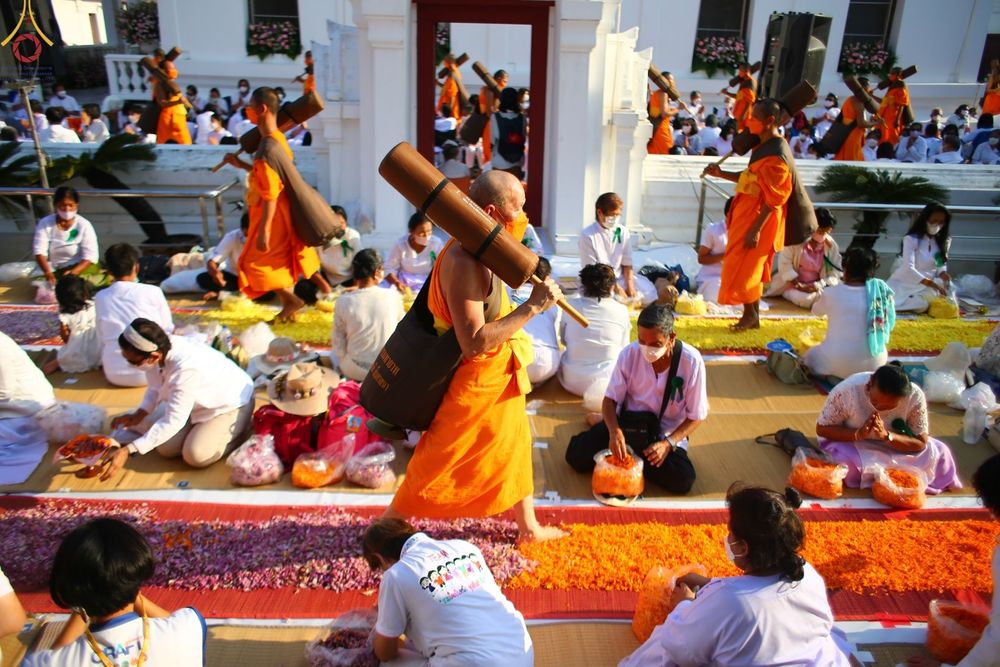 ภาพ No.72319:พิธีต้อนรับพระธรรมยาตรา ในโครงการธรรมยาตรากตัญญูบูชา มหาปูชนียาจารย์ พระมงคลเทพมุนี(สด จนฺทสโร) พระผู้ปราบมาร อนุสรณ์สถาน 7 แห่ง ปีที่ 11 วันที่ 18 มกราคม พ.ศ. 2566 ณ อนุสรณ์สถานลำดับที่ 4 สถานที่เกิดด้วยกายธรรม วัดโบสถ์ (บน) บางคูเวียง อ.บางกรวย จ.นนทบุ