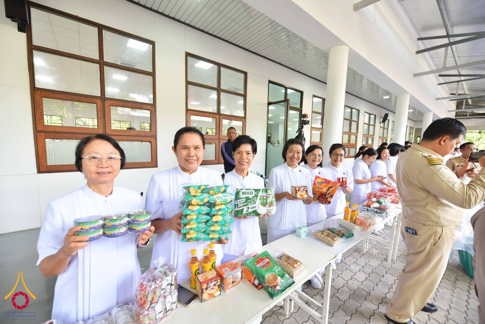 ภาพ No.344281:วันที่ 12 สิงหาคม พ.ศ. 2569  พสกนิกรชาวอำเภอคลองหลวง พร้อมใจร่วมพิธีสวดพระพุทธมนต์และทำบุญตักบาตรถวายพระราชกุศล เนื่องในวันคล้ายวันพระราชสมภพ สมเด็จพระบรมราชชนนีพันปีหลวง และวันแม่แห่งชาติ 12 สิงหาคม 2569