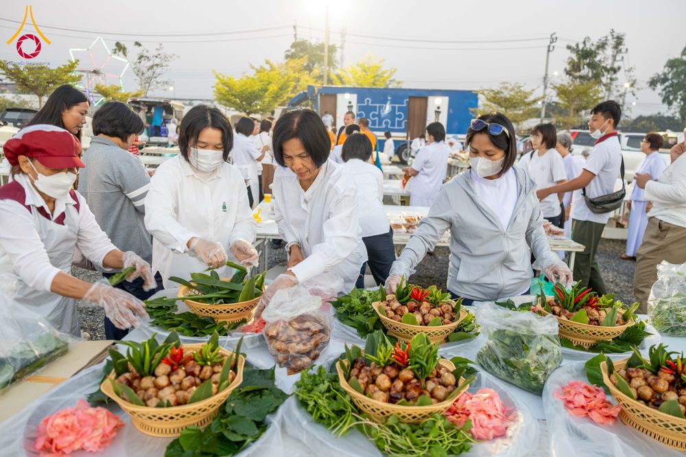 ภาพ No.294808:วันที่ 15 มกราคม พ.ศ. 2569 พิธีถวายภัตตาหารเป็นสังฆทาน แด่พระธรรมยาตรา ณ วัดโบสถ์บน ต.บางคูเวียง จ.นนทบุรี อนุสรณ์สถานลำดับที่ 4 สถานที่เกิดด้วยกายธรรม ในโครงการธรรมยาตรา กตัญญูบูชา มหาปูชนียาจารย์ พระมงคลเทพมุนี(สด จนฺทสโร) พระผู้ปราบมาร อนุสรณ์สถาน 7 แ