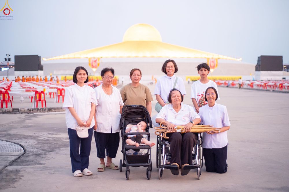 ภาพ No.323152:วันที่ 19 เมษายน พ.ศ.2569 การเรียงกล่องไทยธรรม , เตรียมงานจราจร เพื่องานถวายมหาสังฆทาน 40,000 กว่าวัดทั่วประเทศ วันคุ้มครองโลก 22 เมษายน พ.ศ.2569 วัดพระธรรมกาย