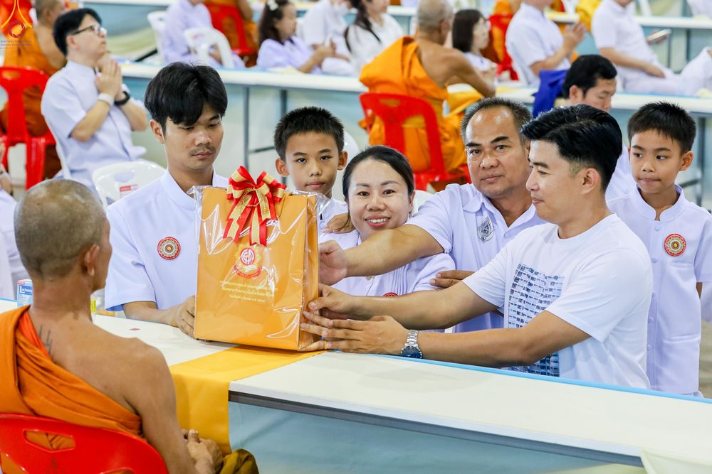 ภาพ No.342272:วันอาทิตย์ที่ 2 สิงหาคม พ.ศ.2569 พิธีถวายไทยธรรม คณะสงฆ์ 2,000 กว่าวัด ทั่วประเทศ, พิธีถวายไทยธรรม คณะสงฆ์ 323 วัด 4 จังหวัดชายแดนใต้ ณ สภาธรรมกายสากล วัดพระธรรมกาย