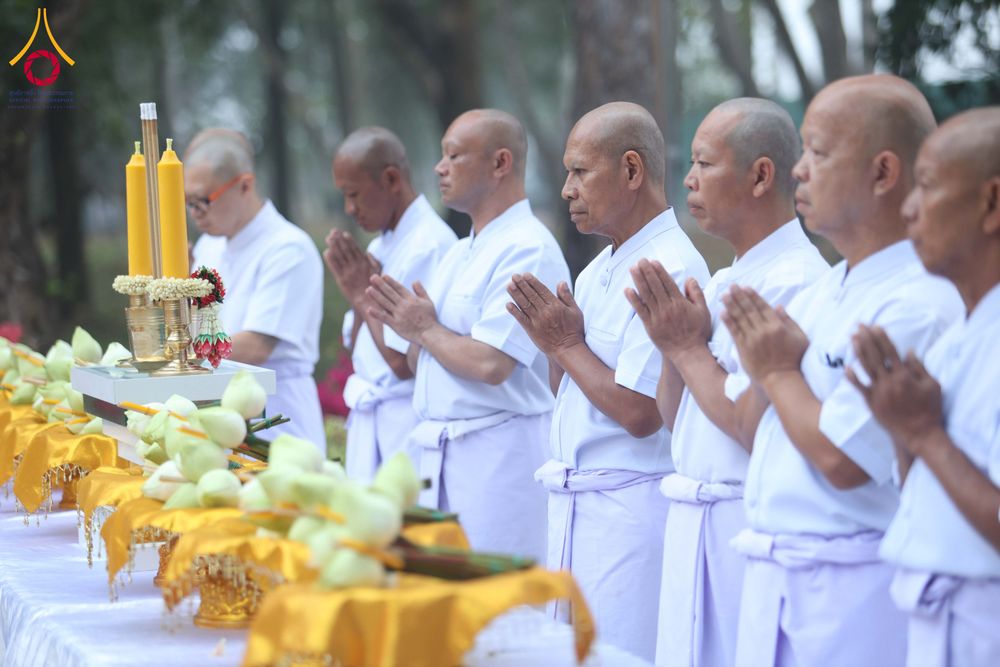 ภาพ No.298096:วันเสาร์ที่ 17 มกราคม พ.ศ. 2569 พิธีบรรพชาอุปสมบท โครงการอุปสมบทหมู่ บูชาธรรมครบ 117 ปี คุณยายอาจารย์มหารัตนอุบาสิกาจันทร์ ขนนกยูง  ณ อุโบสถพระไตรปิฎก วัดพระธรรมกาย