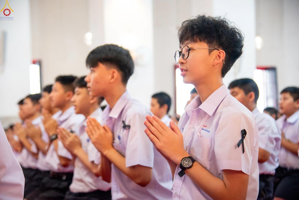 ภาพ No.289035:วันพุธที่ 17 ธันวาคม พ.ศ.2568 กิจกรรมเยาวชนไทยรวมใจทำความดี "เด็กดีมหานคร ต้นแบบด้านศีลธรรม" แข่งขันสอบตอบปัญหาศีลธรรมในพระพุทธศาสนา ครั้งที่ 7 และวันรวมพลังเด็กดี V-Star ประจำปี 2568 ณ วัดมหาธาตุยุวราชรังสฤษฎิ์ราชวรมหาวิหาร กรุงเทพมหานคร