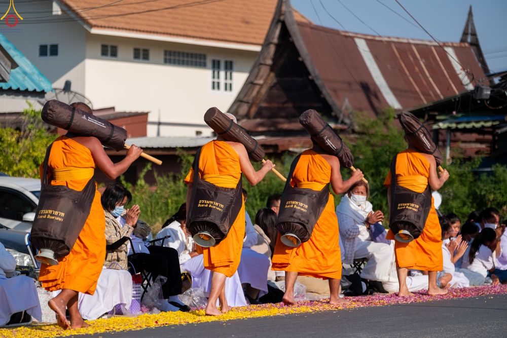 ภาพ No.292842:วันที่ 11 มกราคม พ.ศ. 2569 พิธีต้อนรับพระธรรมยาตรา ณ อนุสรณ์สถานลำดับที่ 3 สถานที่เกิดในเพศสมณะ วัดสองพี่น้อง อำเภอสองพี่น้อง จังหวัดสุพรรณบุรี ในโครงการธรรมยาตรา กตัญญูบูชา มหาปูชนียาจารย์ พระมงคลเทพมุนี(สด จนฺทสโร) พระผู้ปราบมาร อนุสรณ์สถาน 7 แห่ง ปีที