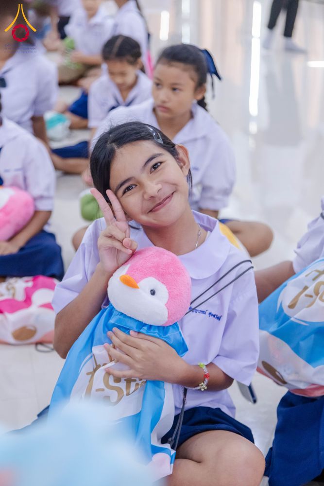 ภาพ No.282064:วันศุกร์ที่ 19 ธันวาคม พ.ศ. 2568 พิธีมอบโล่และใบประกาศเกียรติคุณ โครงการเจริญพระพุทธมนต์ธัมมจักกัปปวัตตนสูตร และวันรวมพลังเด็กดีV-Star ดาวแห่งความดี ผู้นำฟื้นฟูศีลธรรมโลกจังหวัดสระบุรี ณ ศูนย์ปฏิบัติธรรมสระบุรี