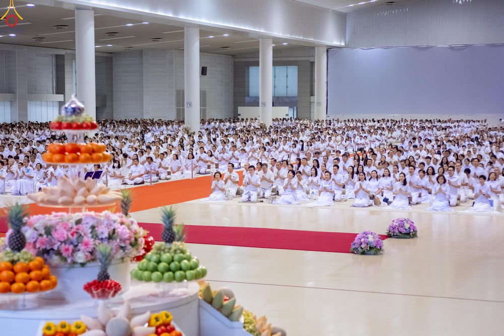ภาพ No.328117:วันอาทิตย์ต้นเดือนที่ 3 พฤษภาคม พ.ศ.2569 พิธีบูชาข้าวพระ ณ วัดพระธรรมกาย