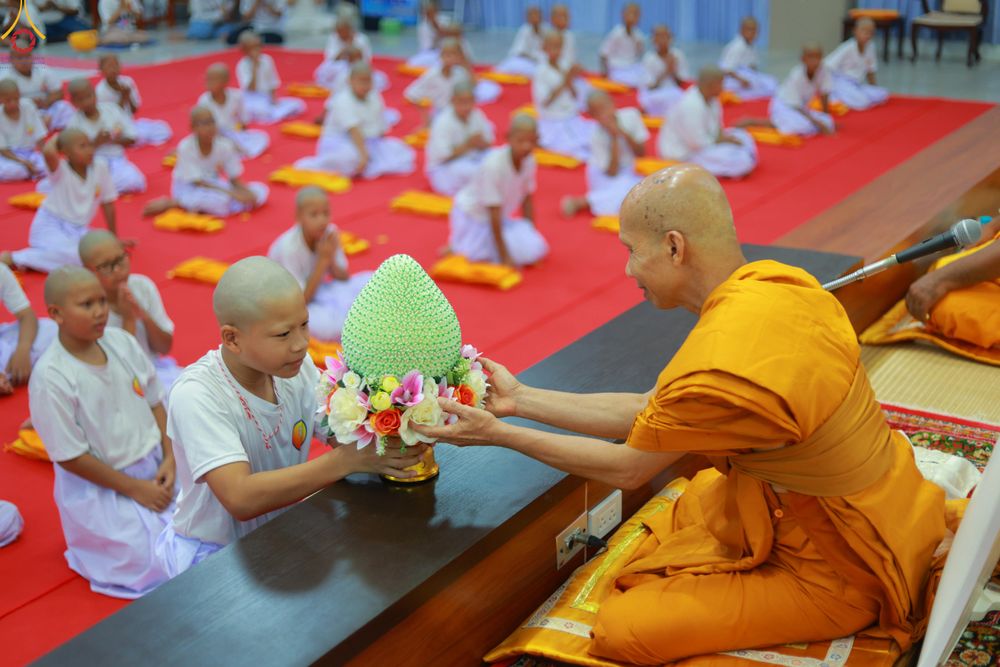 ภาพ No.320180:วันเสาร์ที่ 4 เมษายน 2569 พิธีตัดปอยผม ขอขมาผู้ปกครอง  มอบบาตร-ผ้าไตร และพิธีบรรพชาสามเณร 87 รูป  ณ ศูนย์ปฏิบัติธรรมระยอง(บ้านช่องลม)  ต.บางบุตร อ.บ้านค่าย จ.ระยอง