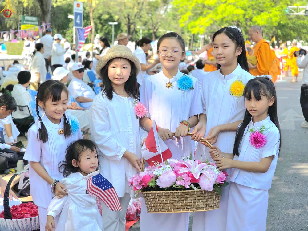 ภาพ No.304039:วันที่ 25 มกราคม พ.ศ. 2569 พิธีต้อนรับพระธรรมยาตรา  รร.สามัคคีราษฏร์บำรุง-วัดพระธรรมกาย ในโครงการธรรมยาตรา กตัญญูบูชา มหาปูชนียาจารย์ พระมงคลเทพมุนี(สด จนฺทสโร) พระผู้ปราบมาร อนุสรณ์สถาน 7 แห่ง ปีที่ 14