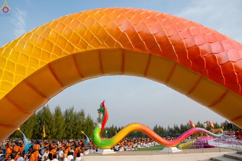 ภาพ No.299546:วันที่ 18 มกราคม พ.ศ. 2569 พิธีต้อนรับพระธรรมยาตรา (ภาพชุดที่ 2) ณ อนุสรณ์สถานลำดับที่ 5  สถานที่เผยแผ่วิชชาธรรมกายครั้งแรก อนุสรณ์สถานบางปลา วัดบางปลา อำเภอบางเลน จังหวัดนครปฐม ในโครงการธรรมยาตรา กตัญญูบูชา มหาปูชนียาจารย์ พระมงคลเทพมุนี(สด จนฺทสโร) พระ