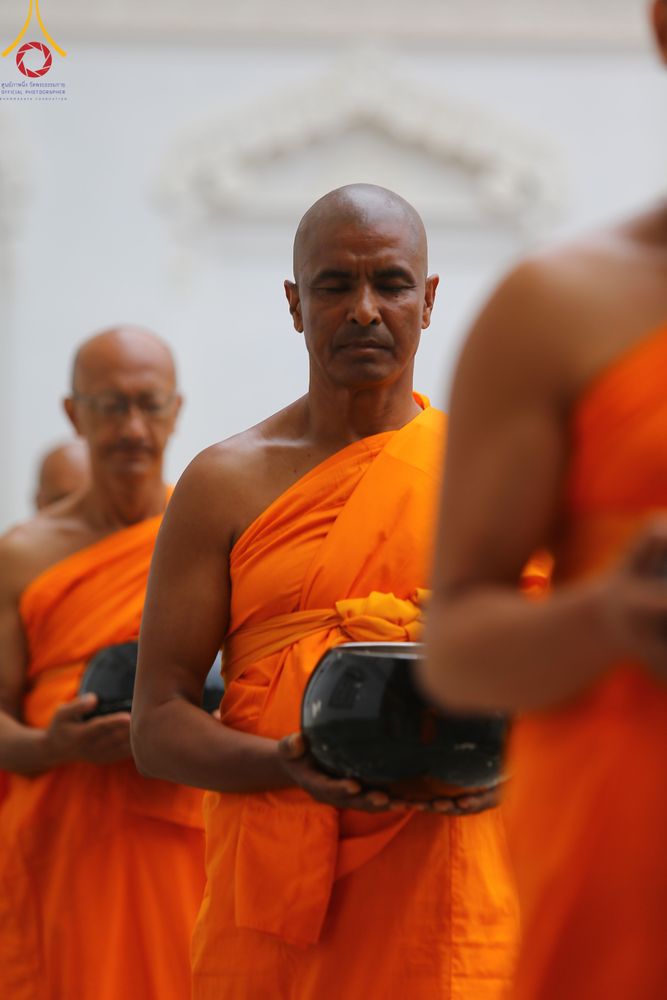 ภาพ No.317197:วันจันทร์ที่ 30 มีนาคม พ.ศ.2569 จาริกบิณฑบาตสยมภูนาทสู่พระราชวังหนุมานโดกา ประเทศเนปาล