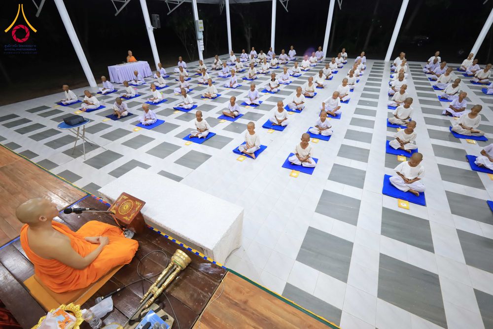 ภาพ No.319925:วันที่ 1 เมษายน พ.ศ.2569 นาคน้อยว่าที่สามเณรธรมทายาท จำนวน 98 คน  ร่วมกันสวดมนต์ทำวัตรเย็นและนั่งสมาธิ ณ ศูนย์ปฏิบัติธรรมบุรีรัมย์ จ.บุรีรัมย์