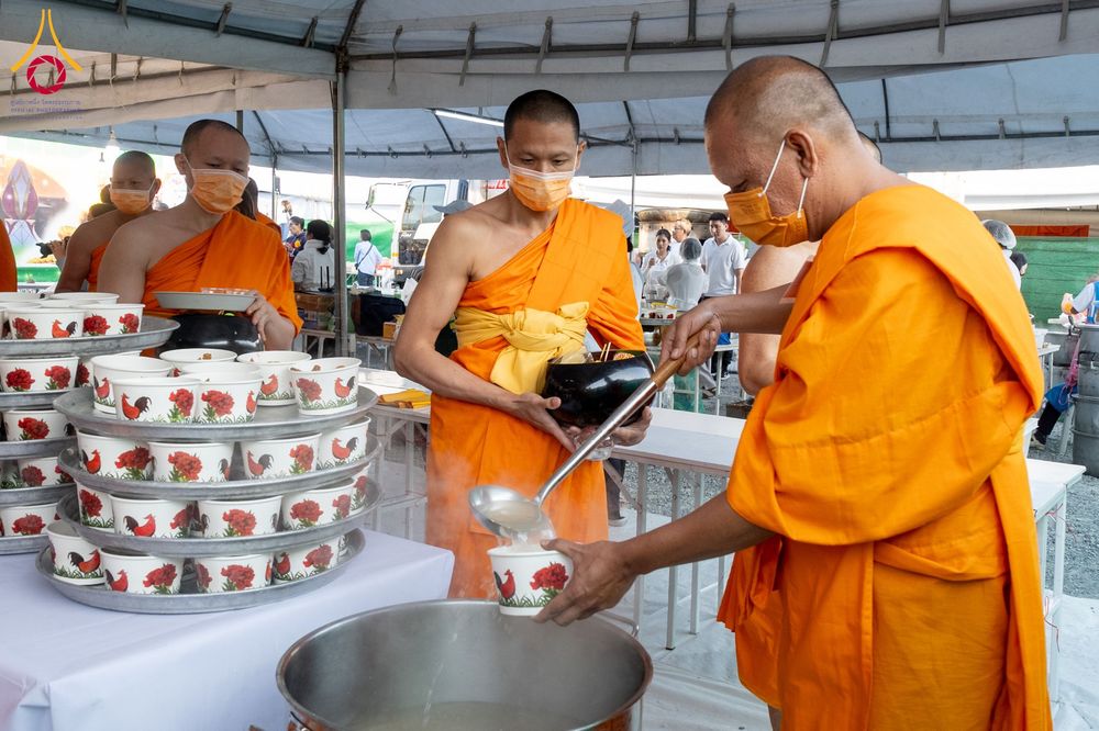 ภาพ No.289976:วันที่ 8 มกราคม พ.ศ. 2569 พิธีถวายภัตตาหารเป็นสังฆทาน แด่พระธรรมยาตรา ณ อนุสรณ์สถานคลองบางนางแท่น อ.สามพราน จ.นครปฐม ในโครงการธรรมยาตรา กตัญญูบูชา มหาปูชนียาจารย์ พระมงคลเทพมุนี(สด จนฺทสโร) พระผู้ปราบมาร อนุสรณ์สถาน 7 แห่ง ปีที่ 14