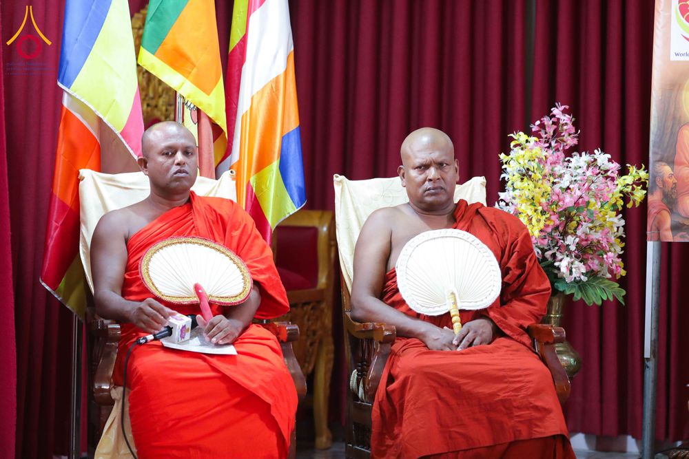 ภาพ No.317786:วันที่ 1 เมษายน พ.ศ. 2569 พิธีสวดธัมมจักกัปปวัตตนสูตรนานาชาติ ในวันพระใหญ่ ขึ้น 15 ค่ำ เดือน 5 (Poya Day)  ณ ศรีธรรมนันทะปิริเวนะ เเละ  วัดวิมลวิหาร นาวละ ประเทศศรีลังกา