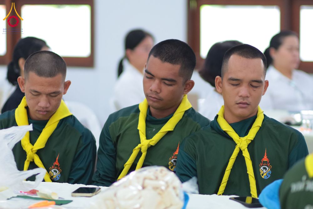 ภาพ No.327453:วันศุกร์ที่ 1 พฤษภาคม พ.ศ. 2569 รวมใจพสกนิกรชาวอำเภอคลองหลวง ประดิษฐ์ดอกไม้จันทน์ เพื่อใช้ในพิธีถวายดอกไม้จันทน์ในงานพระราชพิธีถวายพระเพลิงพระบรมศพ สมเด็จพระนางเจ้าสิริกิติ์ พระบรมราชินีนาถ พระบรมราชชนนีพันปีหลวง ณ วัดพระธรรมกาย