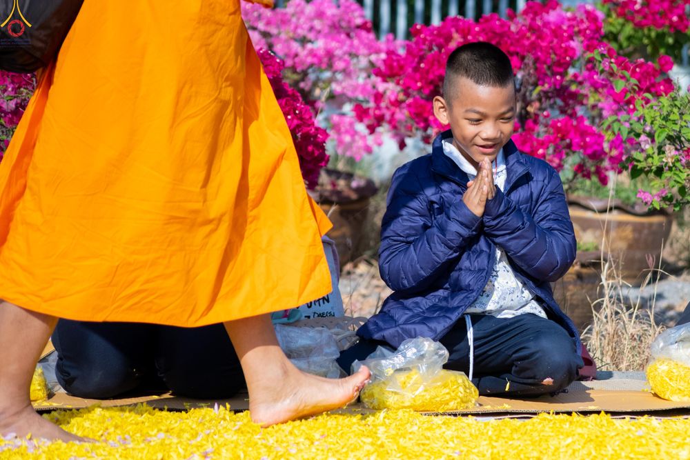 ภาพ No.292855:วันที่ 11 มกราคม พ.ศ. 2569 พิธีต้อนรับพระธรรมยาตรา ณ อนุสรณ์สถานลำดับที่ 3 สถานที่เกิดในเพศสมณะ วัดสองพี่น้อง อำเภอสองพี่น้อง จังหวัดสุพรรณบุรี ในโครงการธรรมยาตรา กตัญญูบูชา มหาปูชนียาจารย์ พระมงคลเทพมุนี(สด จนฺทสโร) พระผู้ปราบมาร อนุสรณ์สถาน 7 แห่ง ปีที