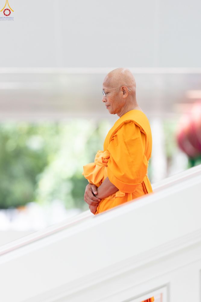 ภาพ No.330808:วันวิสาขบูชา อาทิตย์ที่ 31 พฤษภาคม พ.ศ.2569 พิธีบรรพชาสามเณรอุบาสก 11 ท่าน , พิธีถวายบาตรผ้าไตร และจตุปัจจัยไทยธรรม แด่สามเณร , พิธีอุปสมบทอุทิศชีวิต , พิธีกล่าวคำกัปปิยภัณฑ์  ณ อุโบสถพระไตรปิฎก วัดพระธรรมกาย จังหวัดปทุมธานี