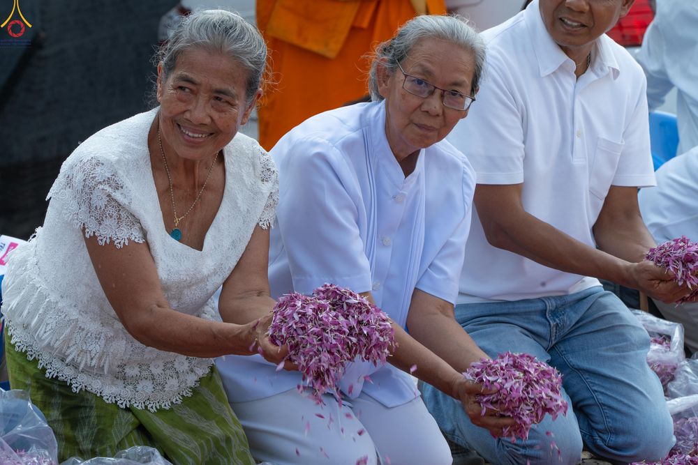 ภาพ No.299399:วันที่ 18 มกราคม พ.ศ. 2569 พิธีต้อนรับพระธรรมยาตรา ณ อนุสรณ์สถานลำดับที่ 5 สถานที่เผยแผ่วิชชาธรรมกายครั้งแรก อนุสรณ์สถานบางปลา วัดบางปลา อำเภอบางเลน จังหวัดนครปฐม ในโครงการธรรมยาตรา กตัญญูบูชา มหาปูชนียาจารย์ พระมงคลเทพมุนี(สด จนฺทสโร) พระผู้ปราบมาร อนุส
