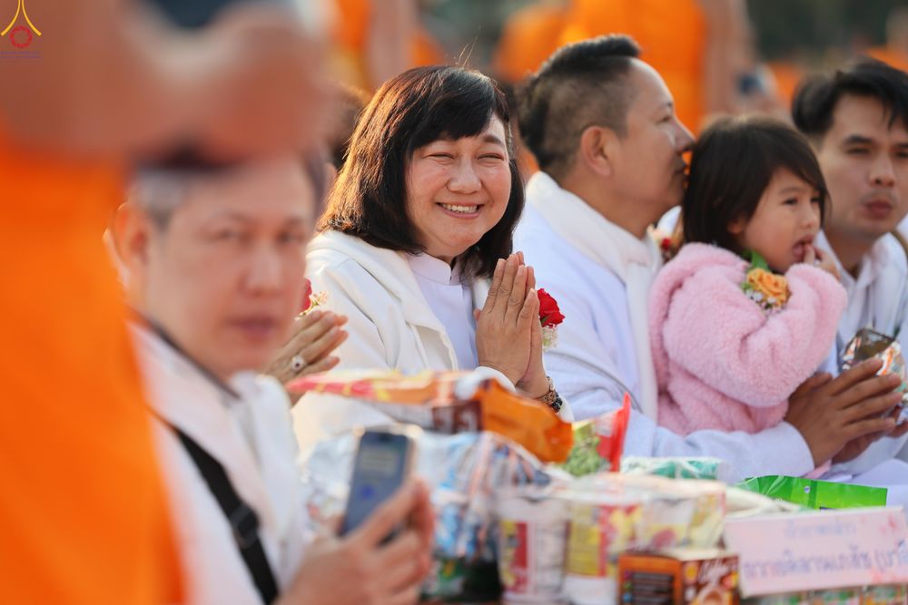 ภาพ No.292430:วันที่ 11 มกราคม พ.ศ. 2569 พิธีตักบาตรพระธรรมยาตรา ณ อนุสรณ์สถานคลองบางนางแท่น อ.สามพราน จ.นครปฐม ในโครงการธรรมยาตรา กตัญญูบูชา มหาปูชนียาจารย์ พระมงคลเทพมุนี(สด จนฺทสโร) พระผู้ปราบมาร อนุสรณ์สถาน 7 แห่ง ปีที่ 14