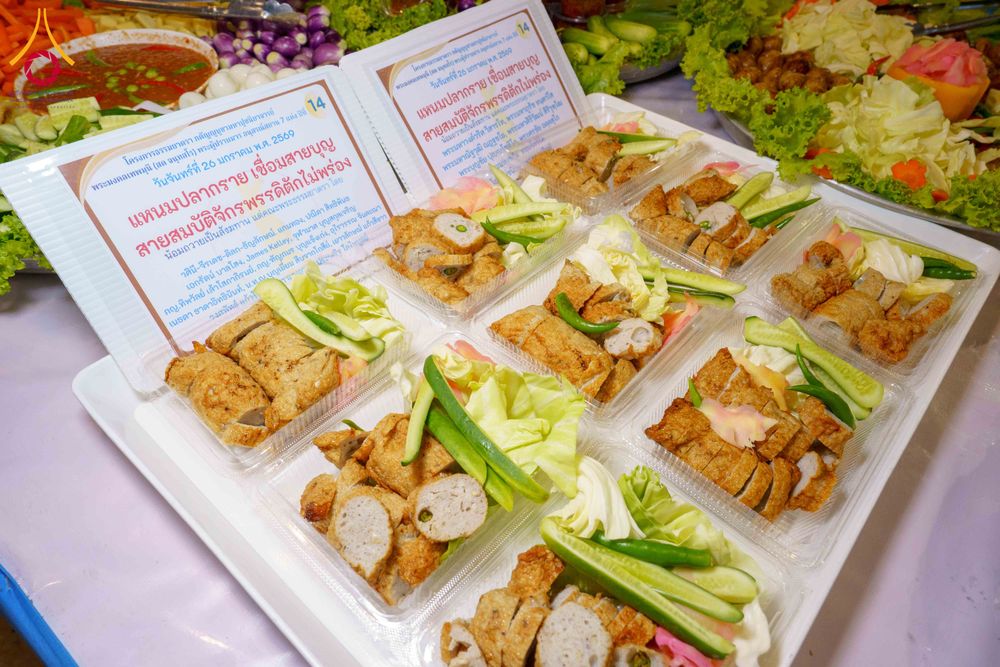 ภาพ No.303175:วันที่ 26 มกราคม พ.ศ. 2569 พิธีถวายภัตตาหารเป็นสังฆทาน แด่พระธรรมยาตรา ณ วัดพระธรรมกาย  จังหวัดปทุมธานี ในโครงการธรรมยาตรา กตัญญูบูชา มหาปูชนียาจารย์ พระมงคลเทพมุนี(สด จนฺทสโร) พระผู้ปราบมาร อนุสรณ์สถาน 7 แห่ง ปีที่ 14