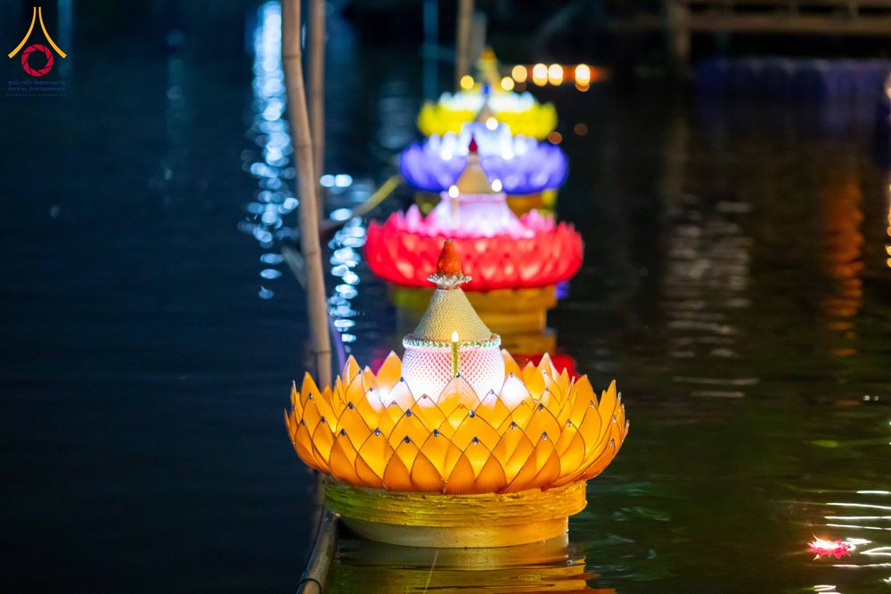 ภาพ No.297438:วันที่ 16 มกราคม พ.ศ. 2569 พิธีลอยประทีปธรรมถวายเป็นพุทธบูชา และบูชาธรรมมหาปูชนียาจารย์  ณ วัดโบสถ์บน ต.บางคูเวียง จ.นนทบุรี อนุสรณ์สถานลำดับที่ 4 สถานที่เกิดด้วยกายธรรม ในโครงการธรรมยาตรา กตัญญูบูชา มหาปูชนียาจารย์ พระมงคลเทพมุนี(สด จนฺทสโร) พระผู้ปราบม